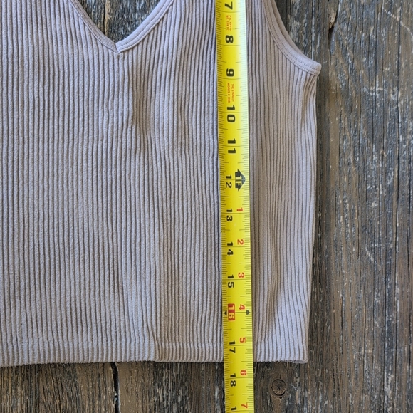 Tan Ribbed V-Neck Stretchy Crop Top SZ XS/S - Picture 9 of 10